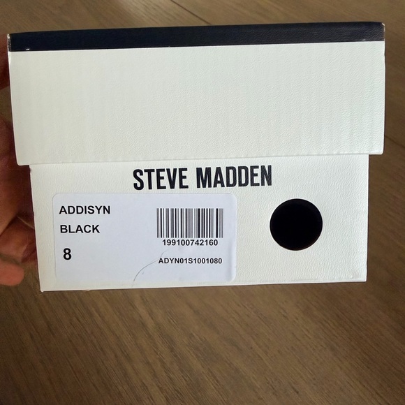 Steve Madden Black Addisyn Strappy Flat Thong Sandals & Gold Accent Size 8 NEW - Picture 7 of 7